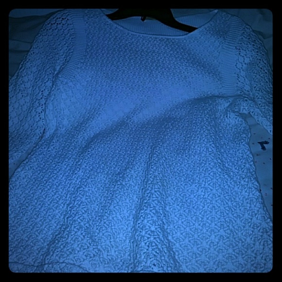 A white sweater - Picture 1 of 1